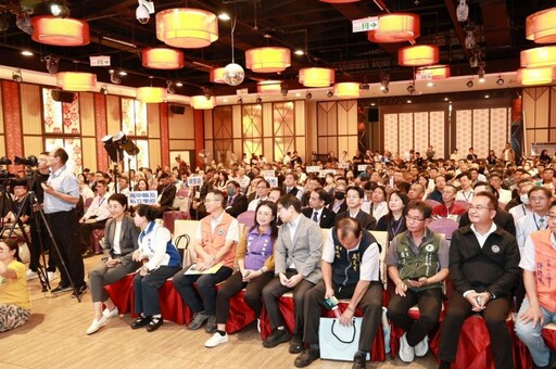 南投縣府舉辦全縣家長會長座談 許淑華頒發當選證書