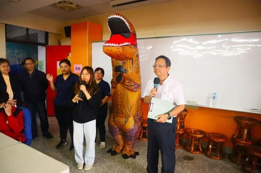 吳鳳科大觀光休閒系喜迎國際新生 校長蔡宏榮到場熱情致意