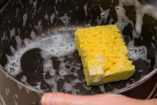 從選購到保養 不沾鍋超實用教學！小廚娘們的廚房救星來了