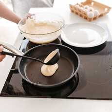 從選購到保養 不沾鍋超實用教學！小廚娘們的廚房救星來了