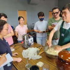 食物魔法師-丮硠‧瑪那在廚房裡用族語說故事 傳承原民製麴文化智慧