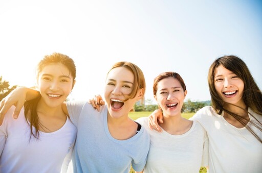 拍團體照不再NG！6個技巧+5個POSE輕鬆拍出專業感