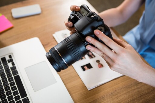 拍團體照不再NG！6個技巧+5個POSE輕鬆拍出專業感