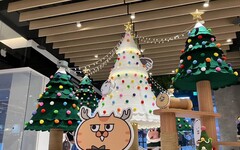全台唯一巨型貓跳台聖誕樹，秀泰生活與喵嗚公園攜手合作！