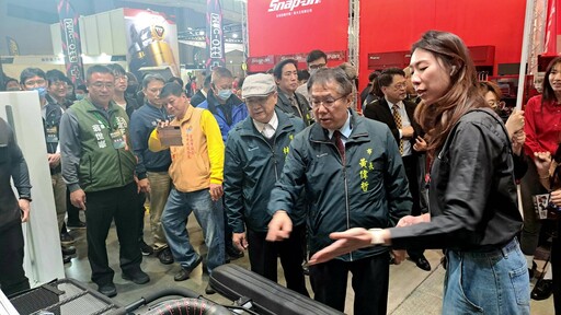 臺南車展會展中心登場 集結汽機車一線品牌吸引愛車迷目光