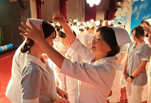 中華醫大護理系加冠231位生傳光宣誓 效法成南丁格爾傳人 典禮莊嚴隆重