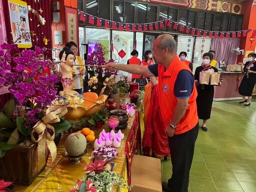 佛光山福國寺雲水浴佛 佳里榮家住民浴佛同霑佛法