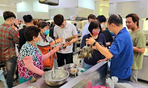 嘉藥越南生與西港長輩包粽慶端午