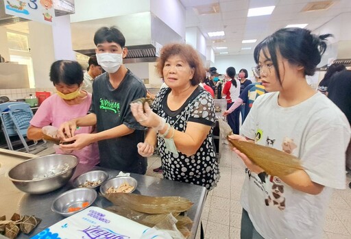 嘉藥越南生與西港長輩包粽慶端午