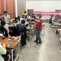 金大粽香傳情 社區媽媽與學子包粽作香包慶端節