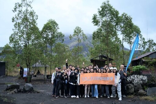 巴杜爾火山實地考察 南大學生從課堂到火山腳下國際學習