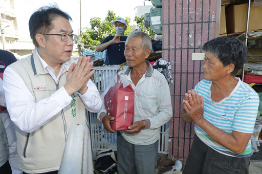 慈濟志工關懷災民分送物資 市長黃偉哲:善行義舉撫慰人心