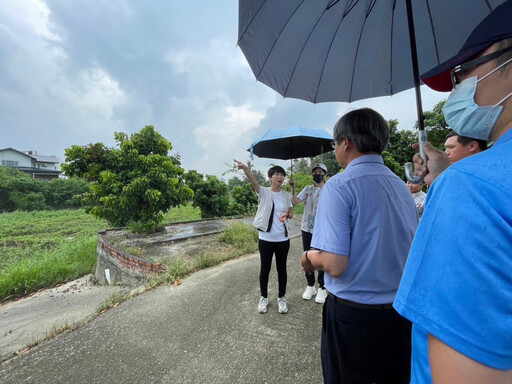 立法委員陳亭妃勘災力求完善 冒雨偕農水署會勘