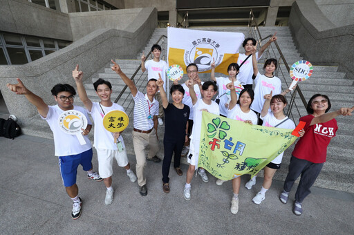 高雄大學單車環島隊授旗起航 展現韌性與公益精神