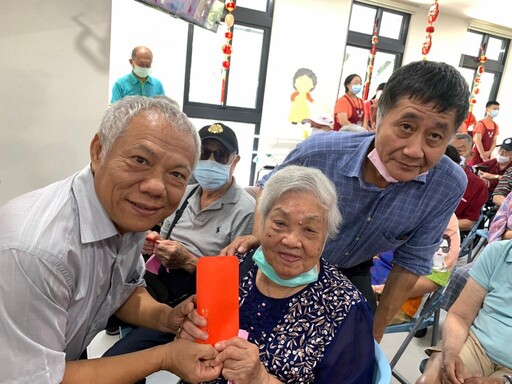 佛教善緣慈善會關懷臺南榮家百齡人瑞暨逾90歲耈老