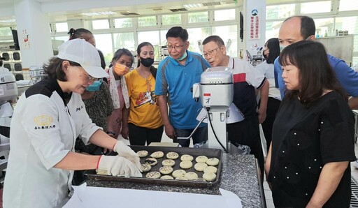 嘉藥致力世代與臺越文化交流 手作椒麻酥餅芝麻香傳秋情