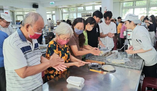 嘉藥致力世代與臺越文化交流 手作椒麻酥餅芝麻香傳秋情