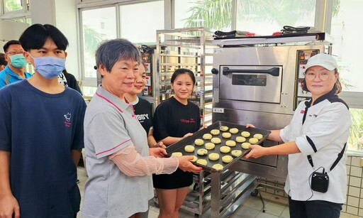 嘉藥致力世代與臺越文化交流 手作椒麻酥餅芝麻香傳秋情