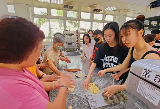 嘉藥致力世代與臺越文化交流 手作椒麻酥餅芝麻香傳秋情