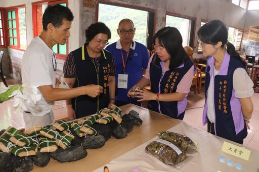 「菁桐女路」見證女性堅毅的足跡 新北婦女中心培訓導覽員為遊客解說