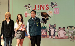 JINS動物友好樂園移師臺南 黃偉哲化身馴鷹師力挺動物平權 ˊ