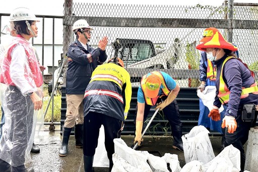 高雄嚴陣以待迎戰康芮颱風 陳其邁親督防汛工作