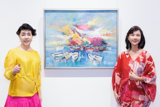 天賴美聲挺藝術名家校友 聲樂家簡文秀站台「北師•竹塹藝術展」開幕高歌