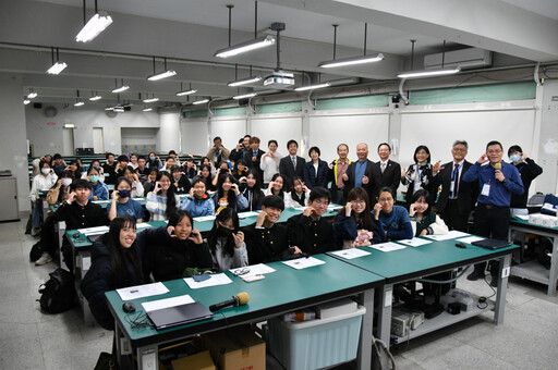 跨國科學再交流！成大科教×臺南女中×日本龍野高校生AI玩物理實驗