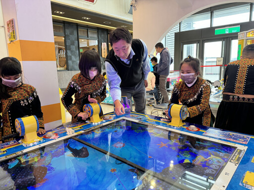 精靈的耶誕心願圓夢 為台灣世界展望會弱勢兒童送上祝福