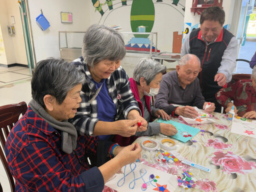 花蓮榮家手作創意卡片迎聖誕 與住民溫馨體驗