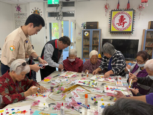 花蓮榮家手作創意卡片迎聖誕 與住民溫馨體驗