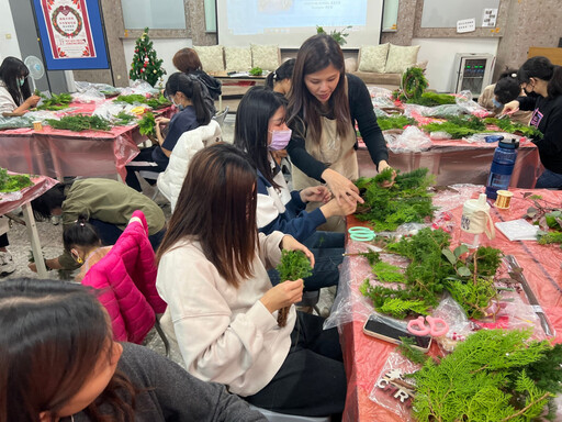 金大邀教職員生手作聖誕花圈共享溫馨佳節