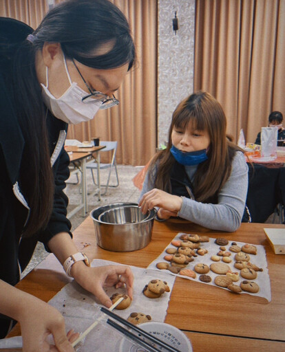 金大邀學生跨國創意 手作聖誕餅乾大比拼