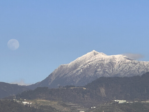 不用衝合歡山 清境農場輕鬆賞奇萊北峰白雪