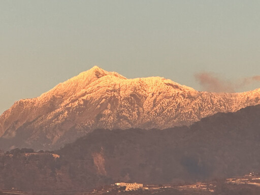 不用衝合歡山 清境農場輕鬆賞奇萊北峰白雪