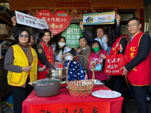 帶爺爺回家團圓 愛心大使送暖植物人家庭