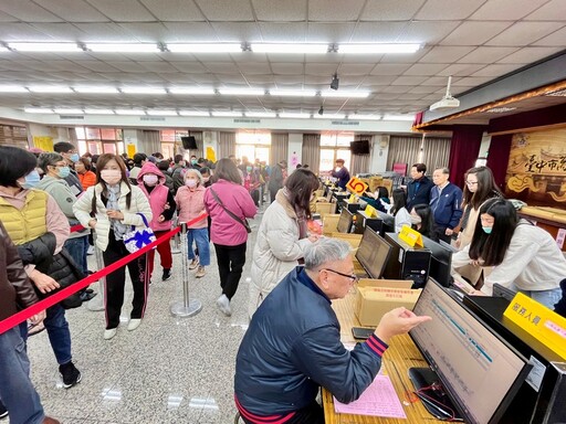 迎接乙已蛇年 台中萬和宮今1/14開始受理安燈