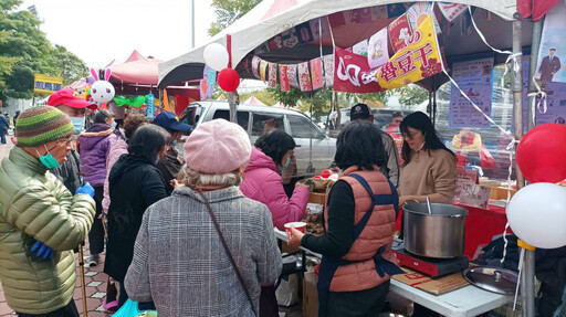 台南就業攜手眷村年貨大街 首日就業徵才市集喜洋洋登場人潮鼎沸