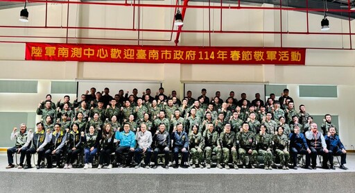 南市府春節前率團赴陸軍南區測考中心勞軍 軍人服務站陪同