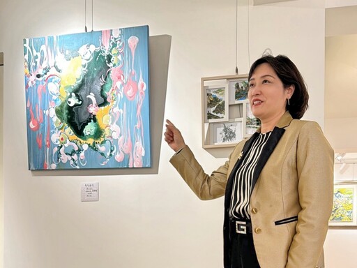 「自在精靈師生公益畫展」多元豐富創作登場 善款助力乾坤宮修繕