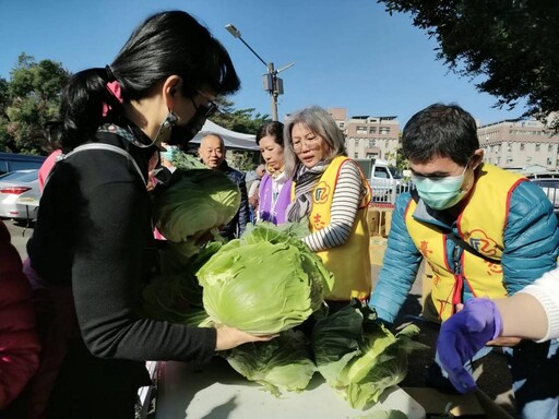 臺南榮服榮欣志工響應余天翔小東里惜福感恩旺年祭 關懷弱勢