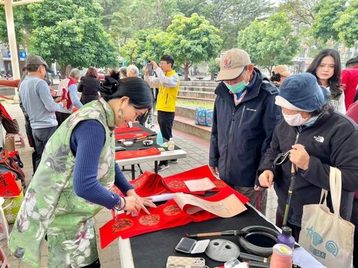 南市文聖公園春聯好創意 社區長照服務宣導超吸睛