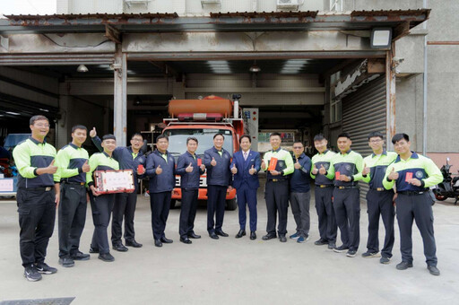 春節連假堅守崗位守護市民 竹市代理市長邱臣遠慰勉消防同仁頒發加菜金