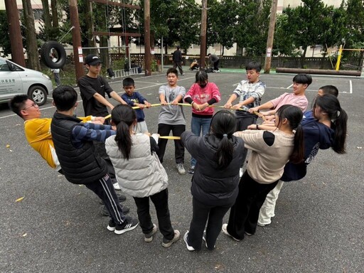 突破自我x數位學習 新竹家扶冬令營提升學員人際互動與網路識別能力