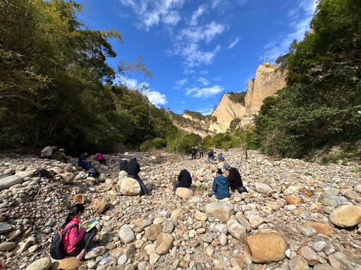 新春漫遊趣 三貓陛下帶您前進火炎山描繪獨特地景