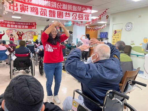 灣橋榮院護理之家溫馨年味 春節前與榮民眷住民長輩熱鬧賀歲