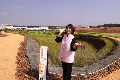 屏東熱帶農博會熱鬧登場 地景彩稻田開放遊客走入