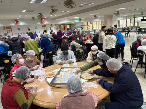 白河榮家辦包水餃活動 住民長輩歡喜迎小龍年