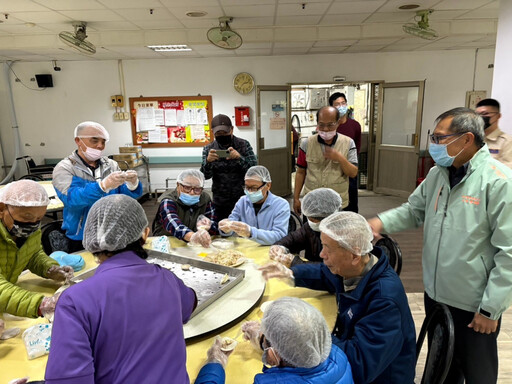 白河榮家辦包水餃活動 住民長輩歡喜迎小龍年