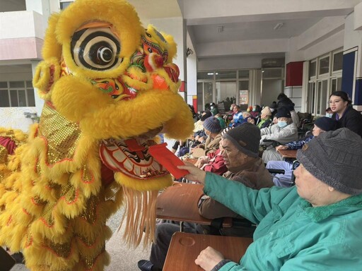 花蓮榮家賀歲添喜氣 祥獅獻瑞迎小龍年